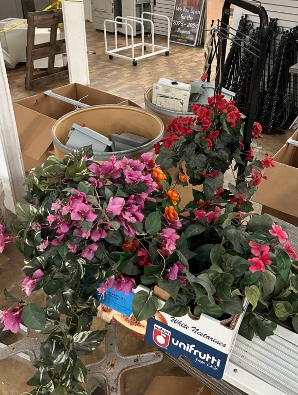 BUNDLE OF FAUX FLOWERS: Located in Delray- By Appointment Pickup May 16th 12-5- NOT at DeJaVu Showroom!! ** THIS LOT IS OFFSITE PICK UP - THESE ITEMS WILL BE FOR PICK UP IN DELRAY BEACH, FLORIDA ONLY ON DESIGNATED DAYS, PLEA