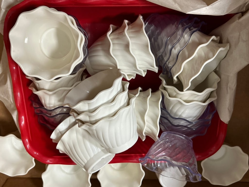 BUNDLE OF DELI ICE CREAM CUPS (1 of 9)