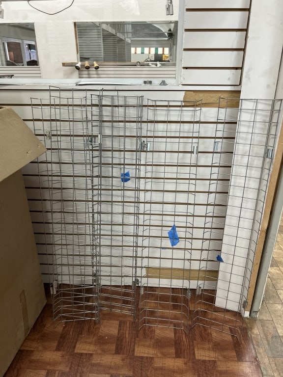 LOT OF 6 WIRE SHELVES (1 of 7)