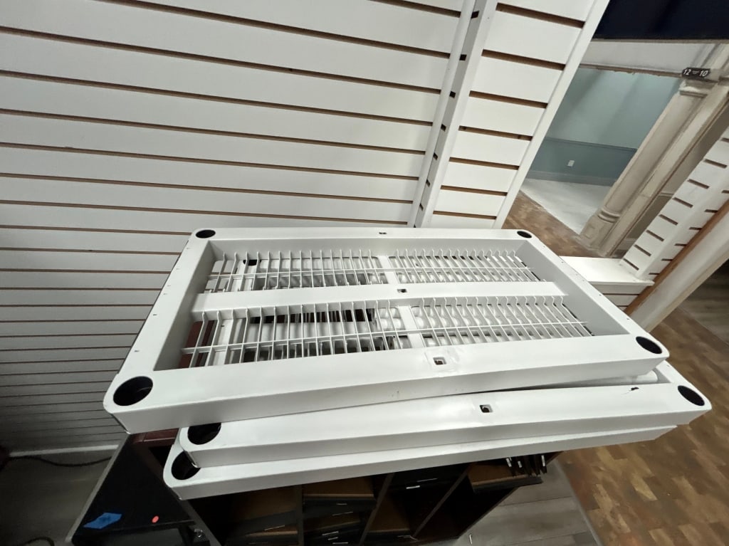 LOT OF 3 PLASTIC VENT COVERS (1 of 7)