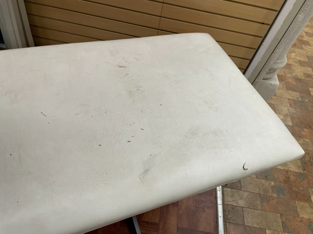 MASSAGE TABLE - 6