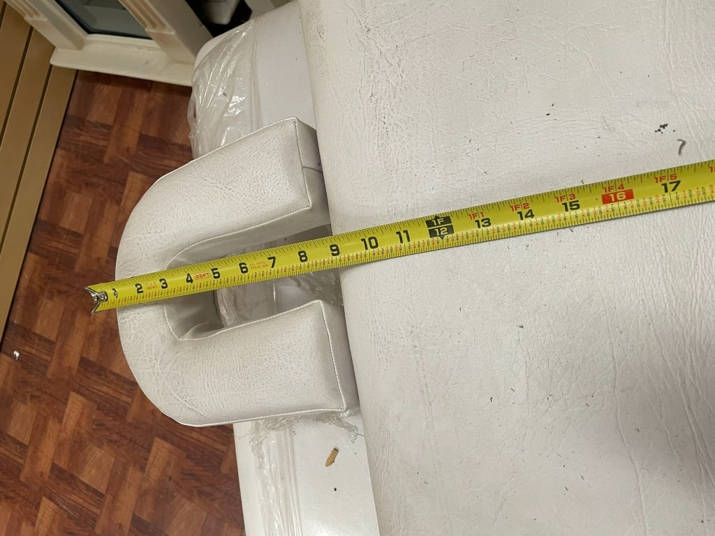 MASSAGE TABLE - 7