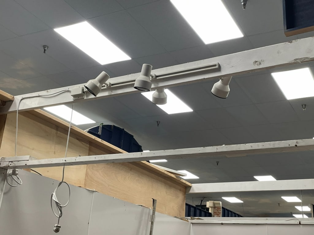 INSTALLED TRACK LIGHTING 11 13 LEXINGTON: Located in Delray- By Appointment Pickup May 16th 12-5- NOT at DeJaVu Showroom!! ** THIS LOT IS OFFSITE PICK UP - THESE ITEMS WILL BE FOR PICK UP IN DELRAY BEACH, FLORIDA ONLY ON DESIGNATED DAYS, PLEA