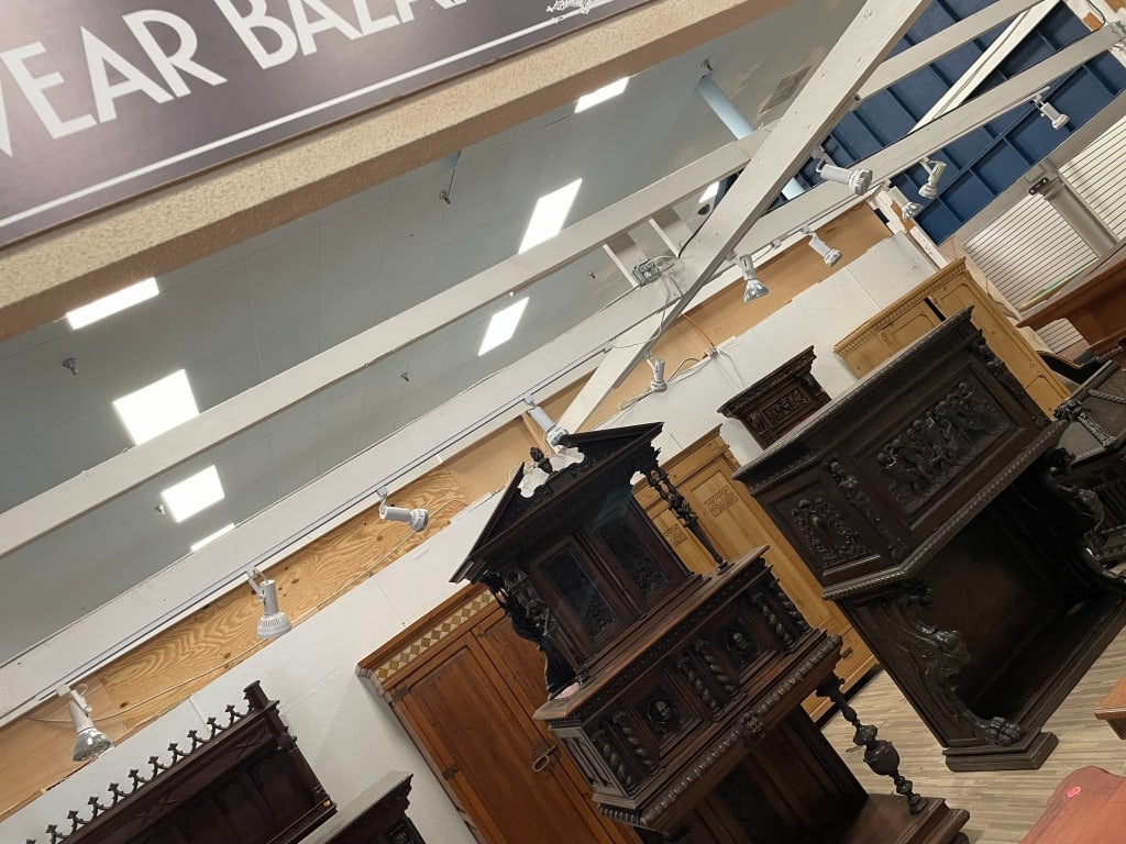 INSTALLED TRACK LIGHTING AT 4 2 FIFTH AVENUE: * By bidding on this listing, you understand and agree to be bound by the terms and conditions of DejaVu Auctions. * *PLEASE NOTE - check all pictures for as is where is condition as lead picture may 