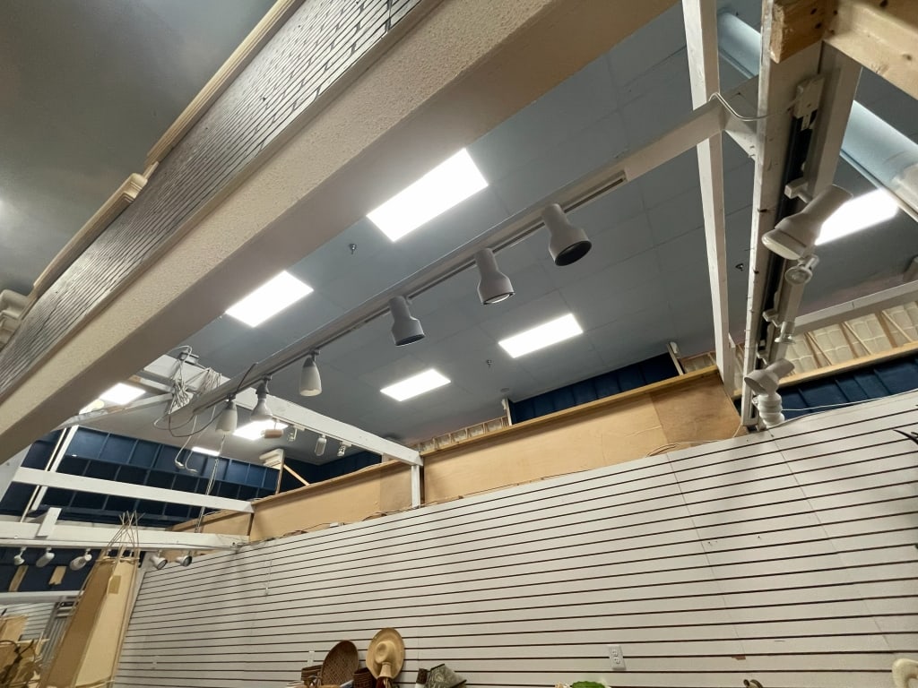 TRACK LIGHTING INSTALLED AT 12 42ND AVENUE NYC: * By bidding on this listing, you understand and agree to be bound by the terms and conditions of DejaVu Auctions. * *PLEASE NOTE - check all pictures for as is where is condition as lead picture may 