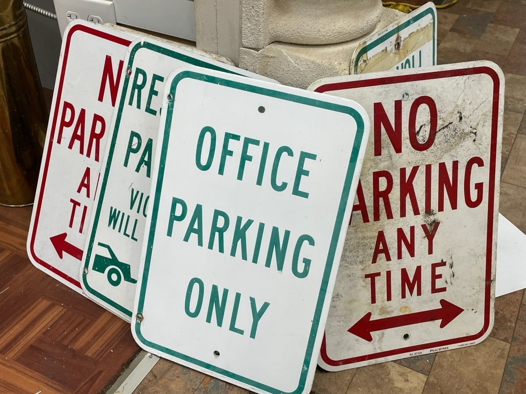 LOT OF 6 NO PARKING / OFFICE RESERVED STREET SIGNS (1 of 6)