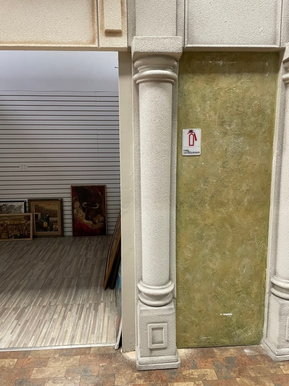 FILL SPACE COLUMN: Located in Delray- By Appointment Pickup May 16th 12-5- NOT at DeJaVu Showroom!! ** THIS LOT IS OFFSITE PICK UP - THESE ITEMS WILL BE FOR PICK UP IN DELRAY BEACH, FLORIDA ONLY ON DESIGNATED DAYS,
