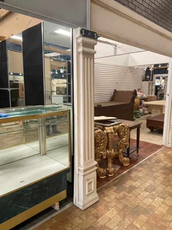 5TH AVE 3 5 SINGLE COLUMN: Located in Delray- By Appointment Pickup May 16th 12-5- NOT at DeJaVu Showroom!! ** THIS LOT IS OFFSITE PICK UP - THESE ITEMS WILL BE FOR PICK UP IN DELRAY BEACH, FLORIDA ONLY ON DESIGNATED DAYS, PLEA