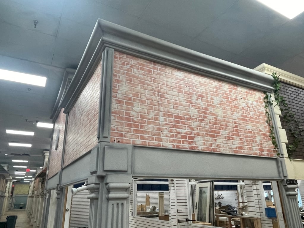 CORNER BRICK FACADE W CORNER COLUMN 42 AVE: FACADES are sold as shown in pictures, for visualization the ceiling is 19 feet tall and the columns are 7 foot. If the facade is parallel to column the measure will be approx from the column up. If t