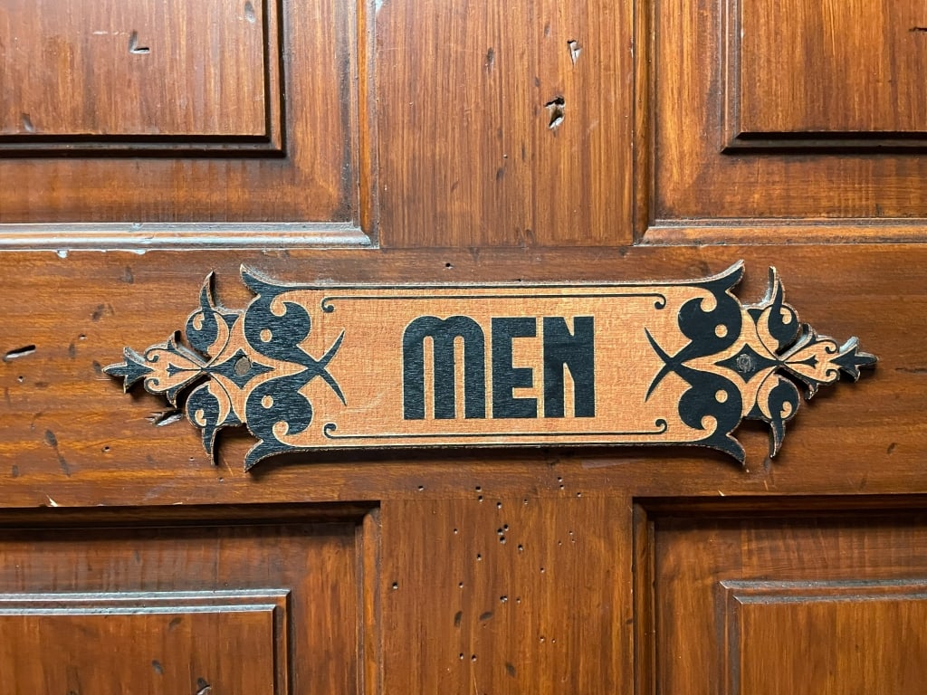 FANCY BATHROOM DOOR SIGNS MEN WOMEN: Located in Delray- By Appointment Pickup May 16th 12-5- NOT at DeJaVu Showroom!! ** THIS LOT IS OFFSITE PICK UP - THESE ITEMS WILL BE FOR PICK UP IN DELRAY BEACH, FLORIDA ONLY ON DESIGNATED DAYS, PLEA