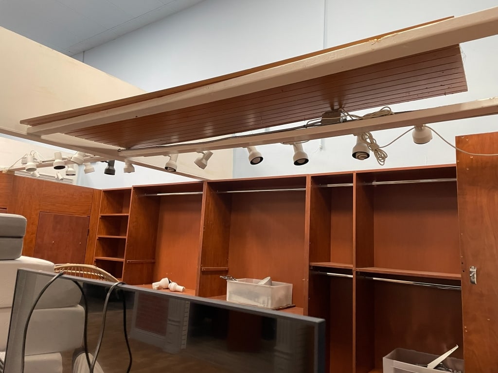 TRACK LIGHTING 13 11 EAST CANAL: Located in Delray- By Appointment Pickup May 16th 12-5- NOT at DeJaVu Showroom!! ** THIS LOT IS OFFSITE PICK UP - THESE ITEMS WILL BE FOR PICK UP IN DELRAY BEACH, FLORIDA ONLY ON DESIGNATED DAYS, PLEA