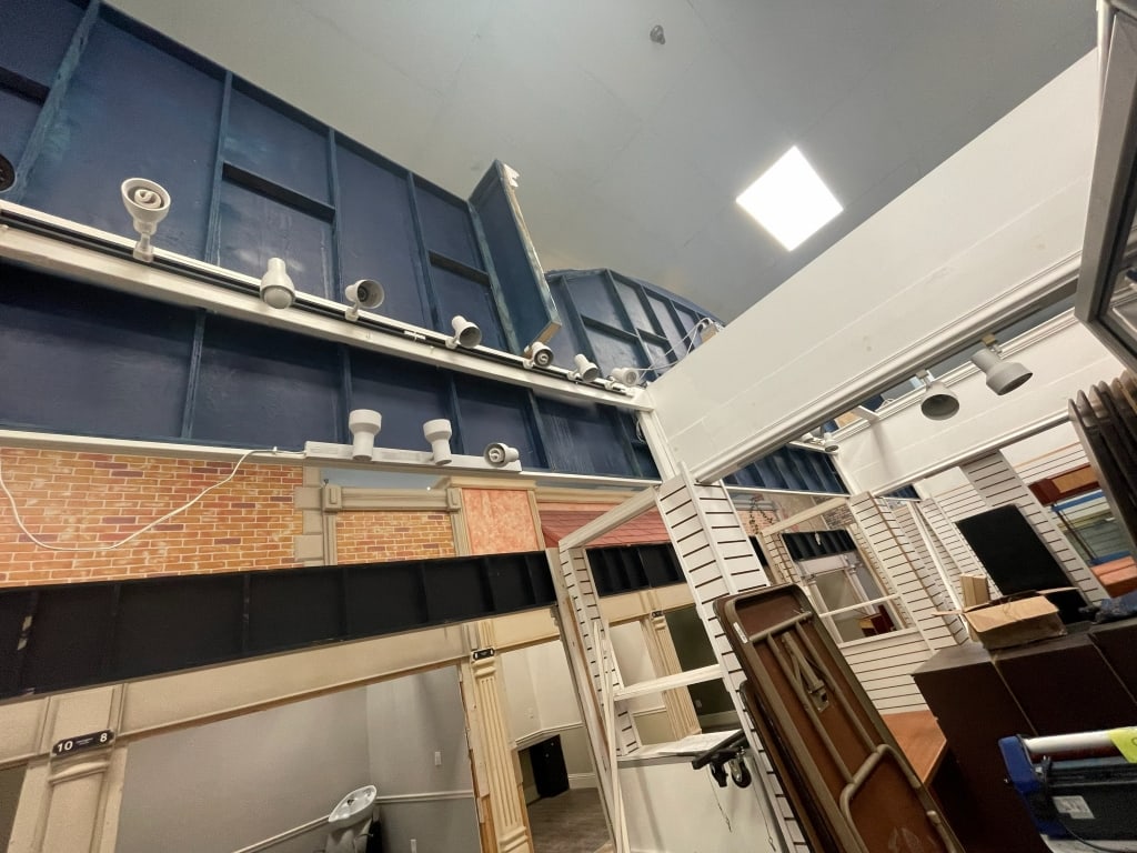 TRACK LIGHTING INSTALLED 7 9 LEXINGTON: Located in Delray- By Appointment Pickup May 16th 12-5- NOT at DeJaVu Showroom!! ** THIS LOT IS OFFSITE PICK UP - THESE ITEMS WILL BE FOR PICK UP IN DELRAY BEACH, FLORIDA ONLY ON DESIGNATED DAYS, PLEA