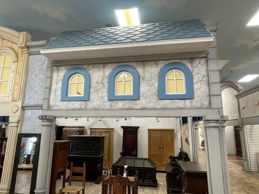 FAUX BUILDING INDOOR CITY FACADE WINDOWS & AWNING: FACADES are sold as shown in pictures, for visualization the ceiling is 19 feet tall and the columns are 7 foot. If the facade is parallel to column the measure will be approx from the column up. If t