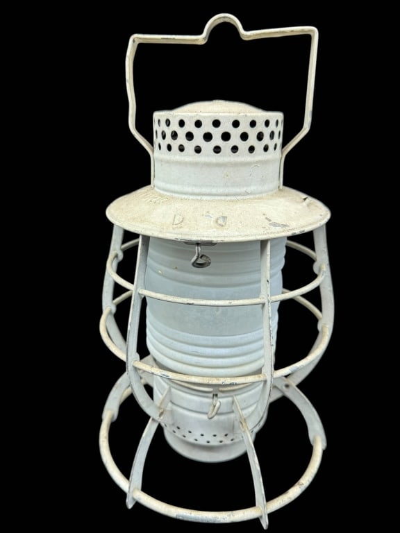 ANTIQUE NEW YORK SUBWAY LANTERN: Antique New York Subway lantern featuring a metal frame with vented top and glass enclosure. Shipping Available at www.DeJaVuAuctionShipping.com By bidding in this auction you agree that you have read