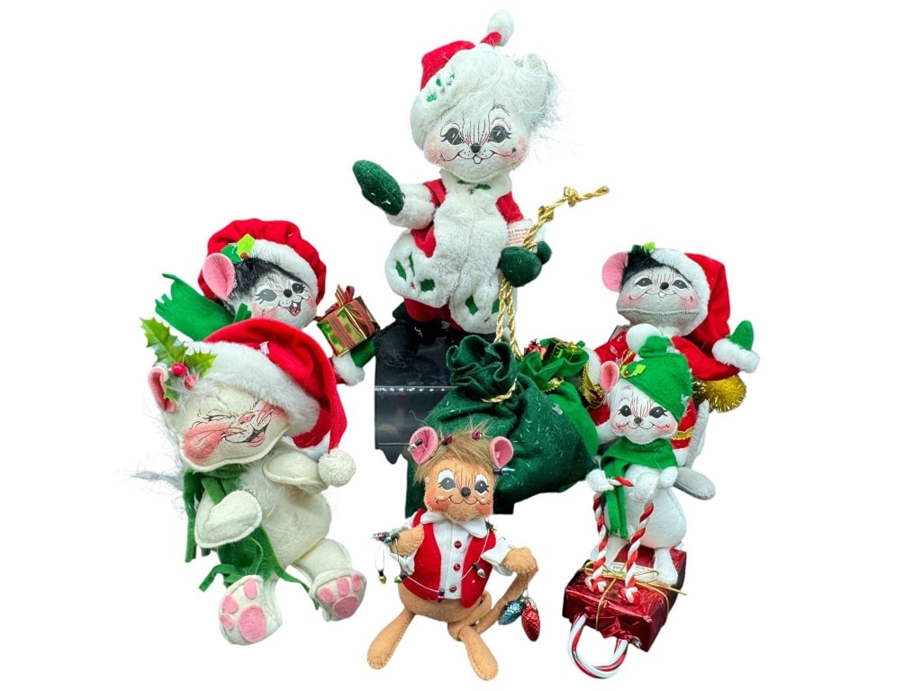 ANNLEE MOBIL CHRISTMAS MOUSE FIGURINES (1 of 2)