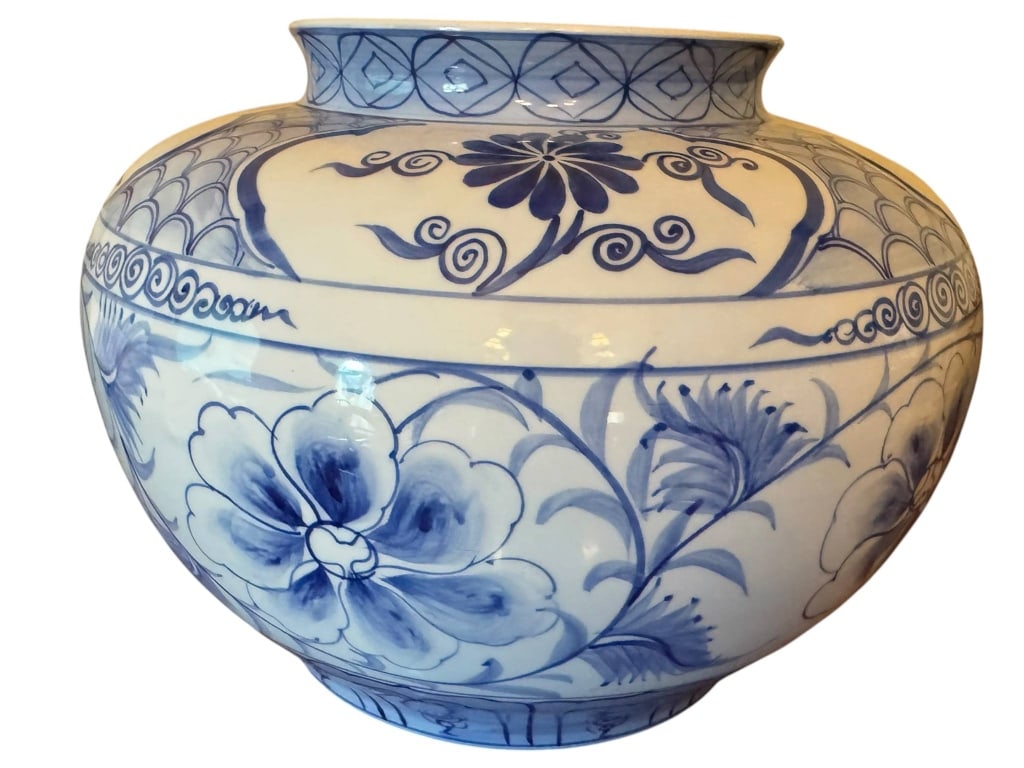 BLUE AND WHITE PORCELAIN GINGER JAR (1 of 7)