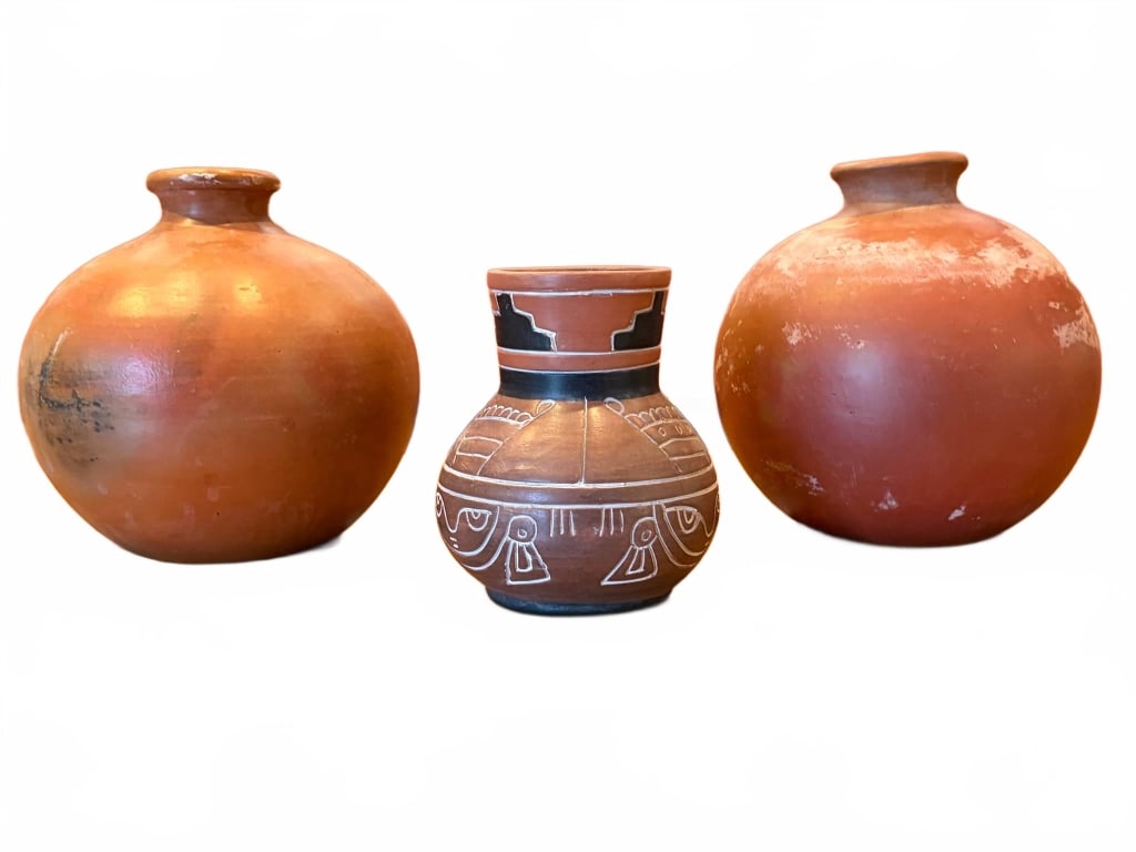 3 VINTAGE MEXICAN CLAY VESSELS 6" (1 of 10)
