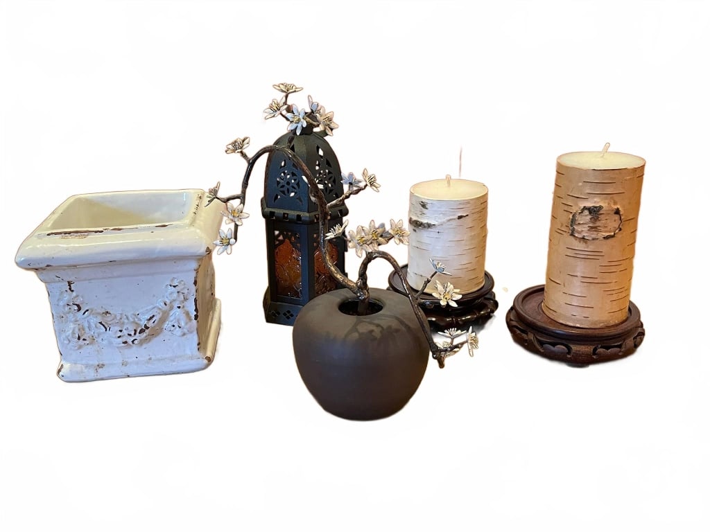DECORATIVE CANDLE AND VASE GROUPING (1 of 5)