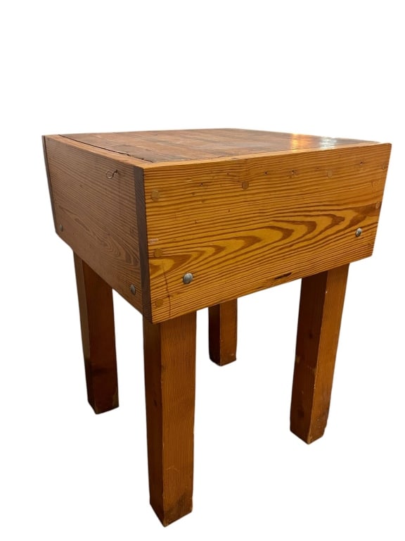 VINTAGE SOLID WOOD BUTCHER BLOCK TABLE 36" (1 of 8)