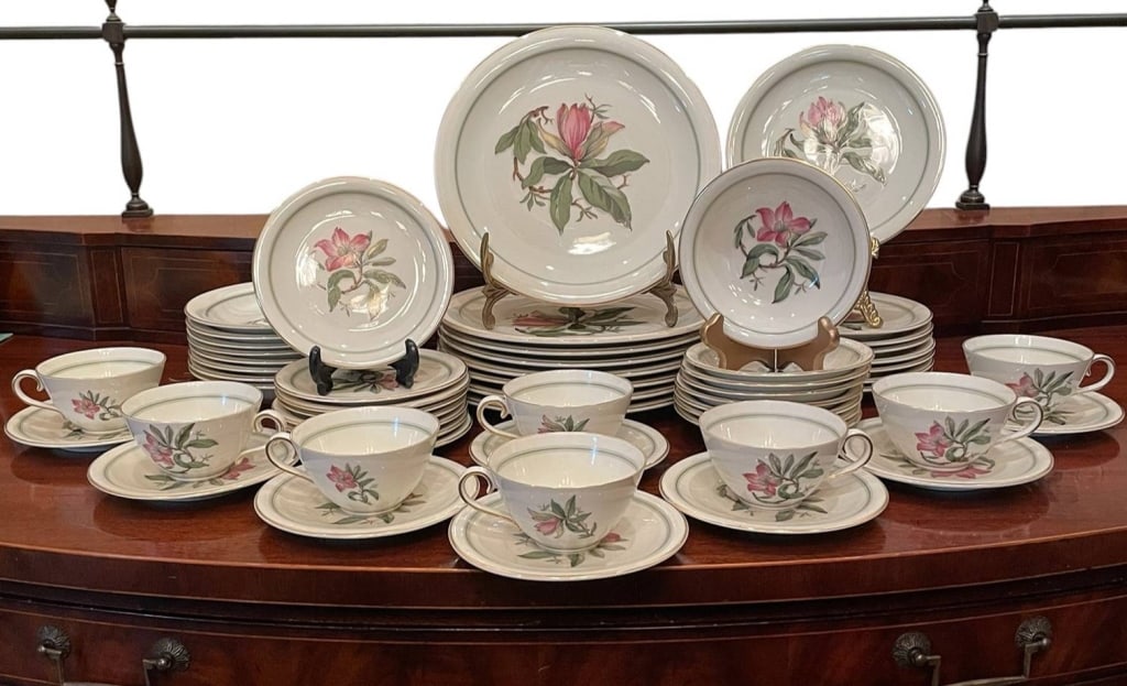 FRANCONIA KRAUTHEIM SELB BAVARIA GERMANY CHINA SET: Vintage Blossoms of the Spring Franconia Krautheim Selb Bavaria porcelain dinnerware set with floral motifs and gold trim. Made in Germany. Includes assorted sized plates, cups, and saucers, showcasin