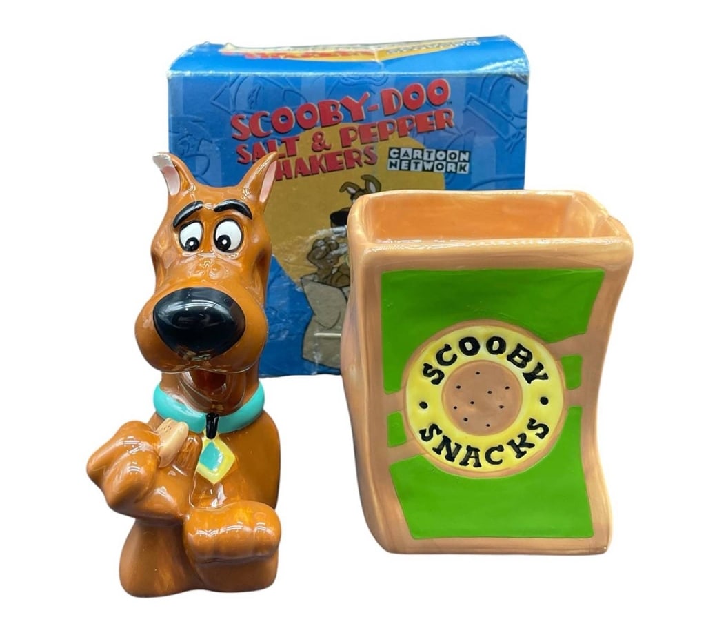 SCOOBY-DOO SALT AND PEPPER SHAKERS 1997 4" (1 of 9)