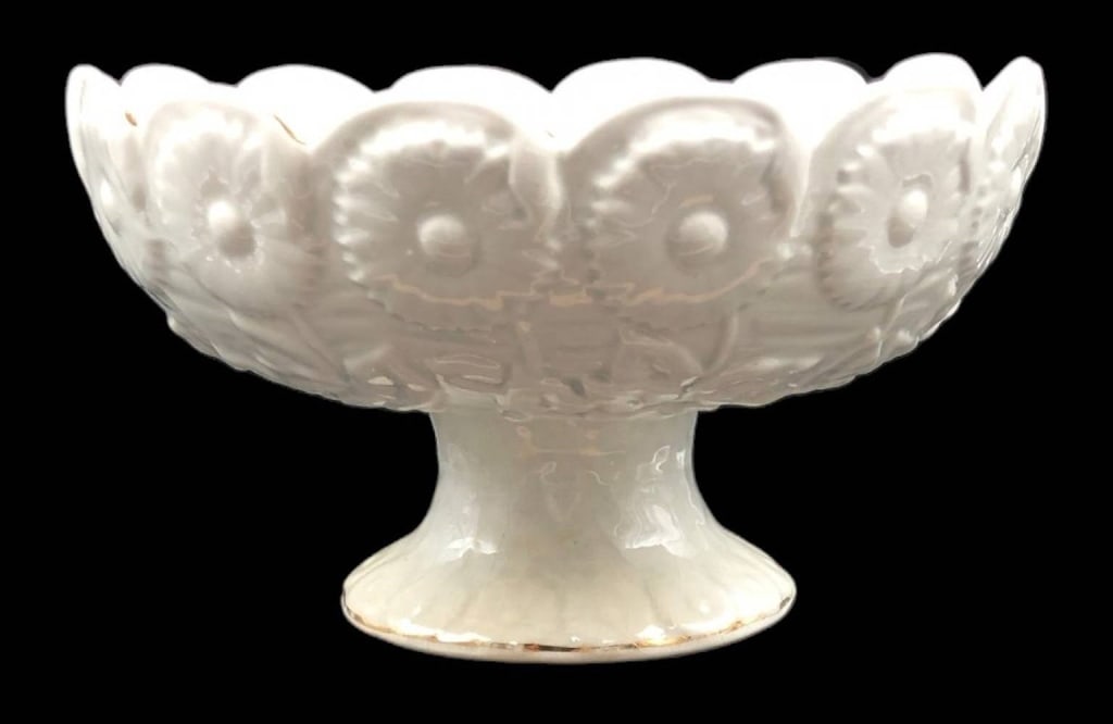 19TH CENTURY ALBINO DAISY PEDESTAL COMPOTE 8" (1 of 6)