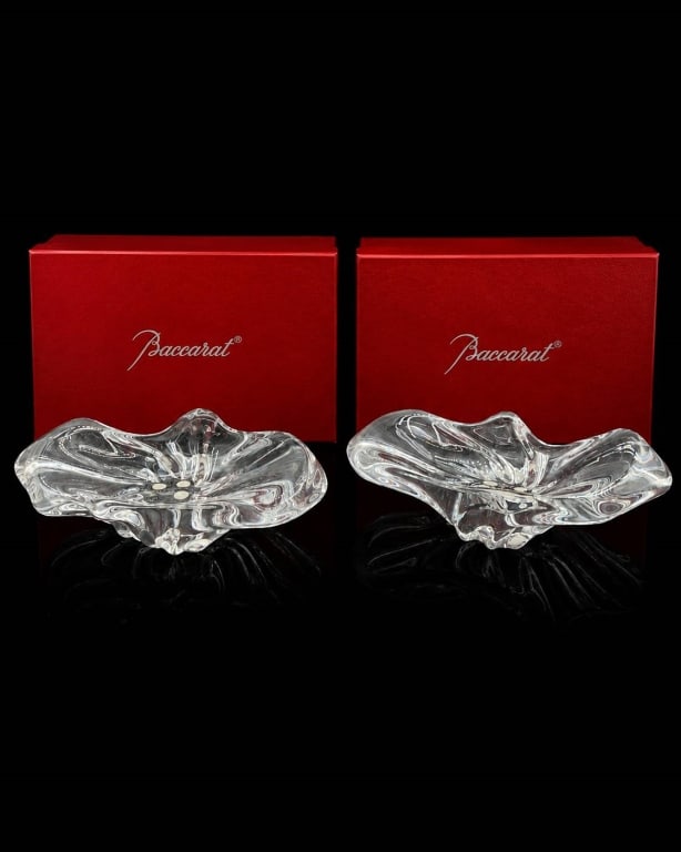PAIR OF BACCARAT "WAVE" FORM CRYSTAL ASHTRAYS 8" (1 of 7)