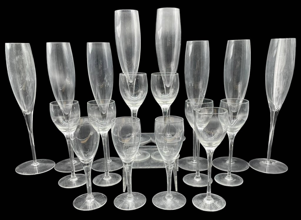 CLEAR CHAMPAGNE FLUTES & CORDIALS 18PC (1 of 7)