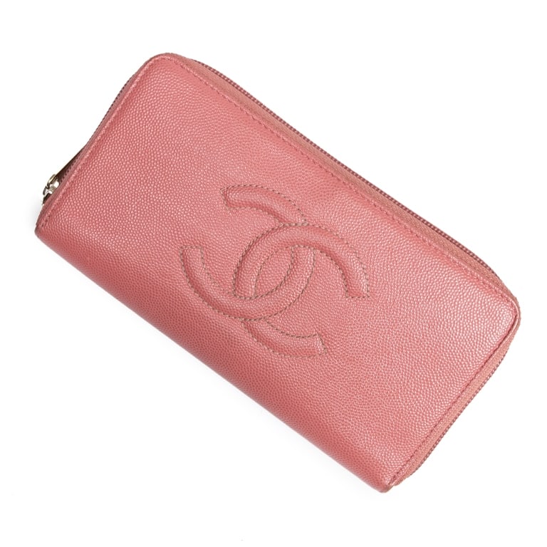 CHANEL TIMLESS CC ZIP AROUND PINK WALLET BAG: The Chanel Timeless CC Zip Around Long Wallet is crafted in luxurious pink Caviar leather, showcasing the durability and refined texture that have made this material a Chanel favorite. Featuring the i