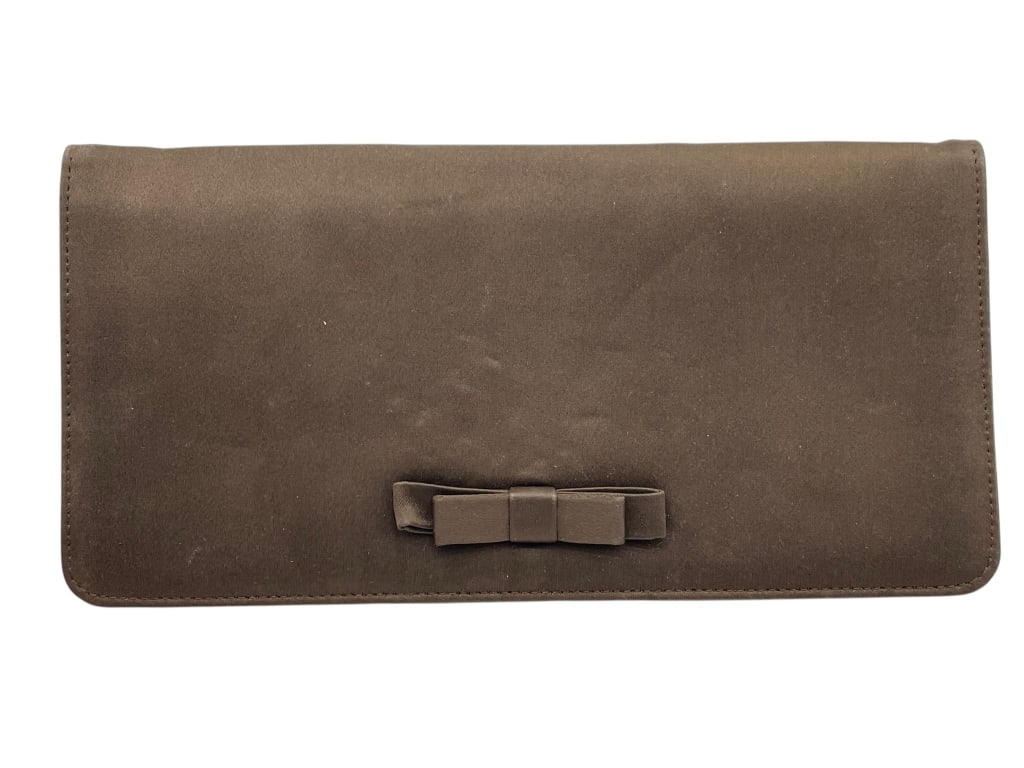VINTAGE 80'S BROWN SATIN SAKS FIFTH AVENUE EVE BAG: Pretty little envelope clutch purse by Saks Fifth Avenue Measures 8" wide x 4" tall and flat styleGood vintage condition msn* By bidding on this listing, you understand and agree to be bound by the te