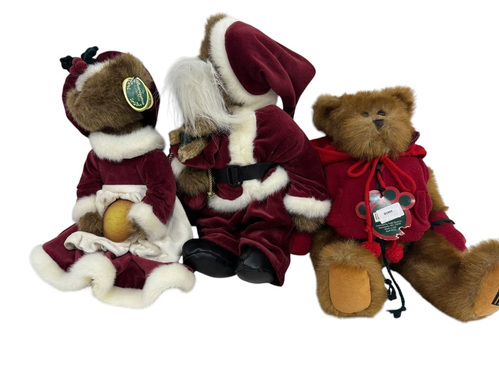 3 HOLIDAY PLUSH BEARS (1 of 3)