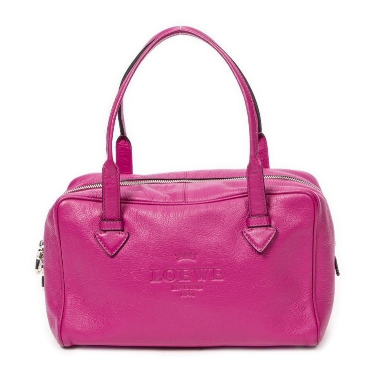 LOEWE MINI HERITAGE BOSTON FUCHSIA BAG: The Loewe Mini Heritage Boston is crafted in vibrant fuchsia grained calfskin leather and showcases the exceptional Spanish craftsmanship for which Loewe is renowned. Featuring a classic Boston silhou