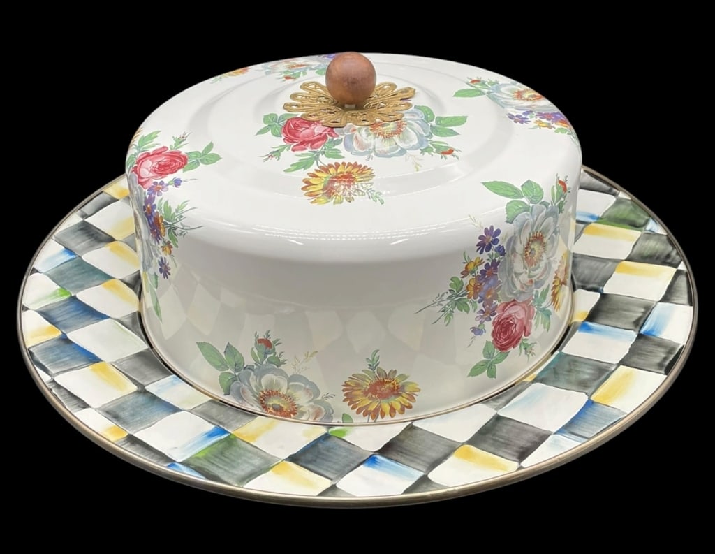 MACKENZIE-CHILDS COURTLY CHECK COVERED CAKE STAND: A charming and highly decorative MacKenzie-Childs covered cake stand featuring the iconic Courtly Check pattern platter paired with a floral transferware-style dome. The dome is accented with a turned