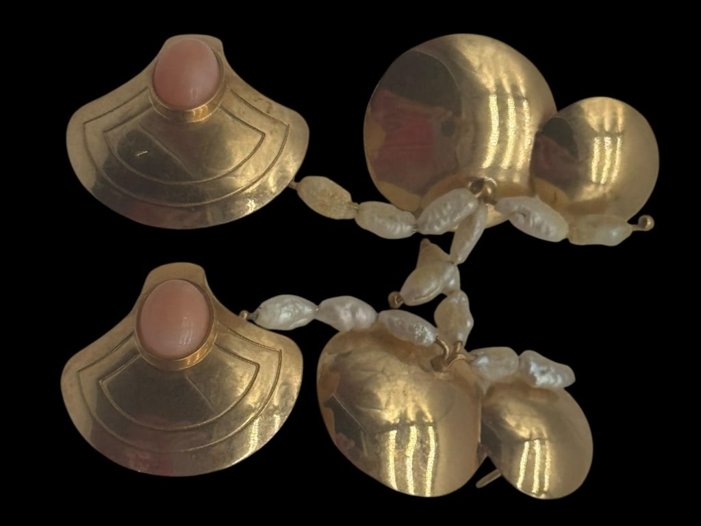 14K GOLD & FRESHWATER PEARL EARRING COLLECTIONEl: 14K GOLD & FRESHWATER PEARL EARRING COLLECTIONElegant collection of 14K gold earrings featuring a dramatic pair of articulated dangle earrings accented with natural freshwater pearls and a coordinatin
