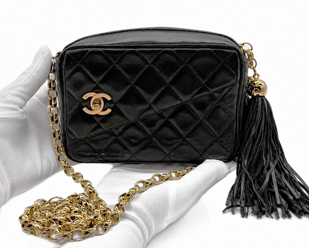 CHANEL VINTAGE QUILTED TASSEL CAMERA BAG 8" (1 of 10)
