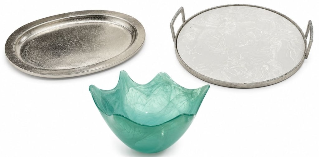 LOT OF THREE DECORATIVE TRAYS & GLASS CENTER BOWL (1 of 6)