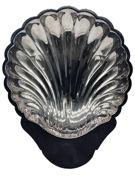 ENGLISH STERLING SILVER SHELL FORM BOWL 190G: *for alternative shipping options please go to www.dejavuauctionshipping.com-VINTAGE ENGLISH STERLING SILVER SHELL FORM BOWL 190 G -This exquisite George III style dessert or nut bowl is expertly craf