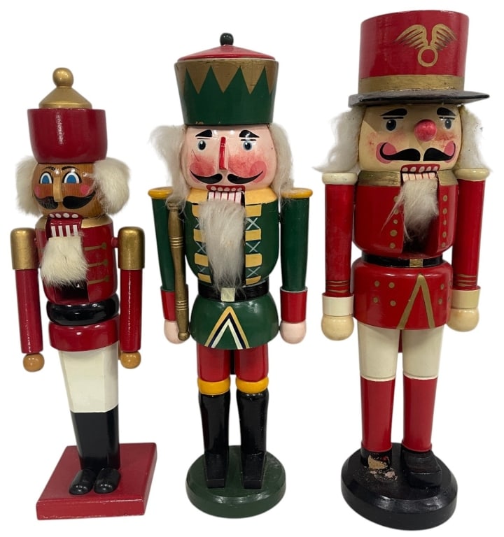 LOT OF 3 WOODEN NUTCRACKERS 19in (1 of 6)