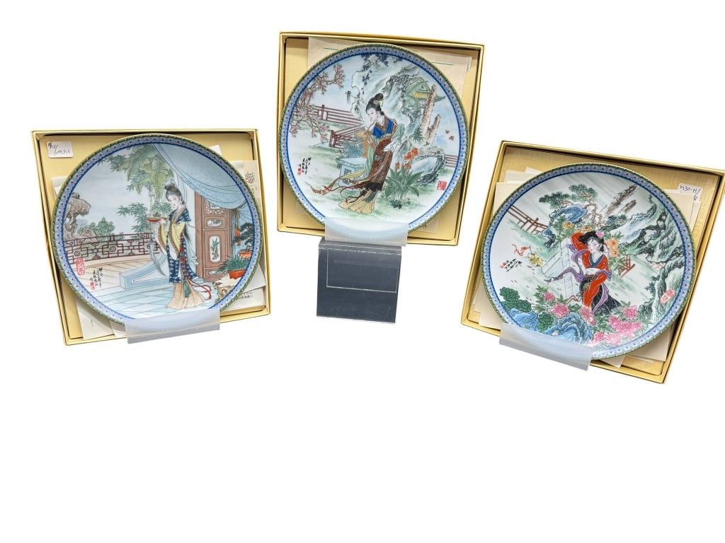 3 SINGAPOREAN PORCELAIN PLATES (1 of 4)