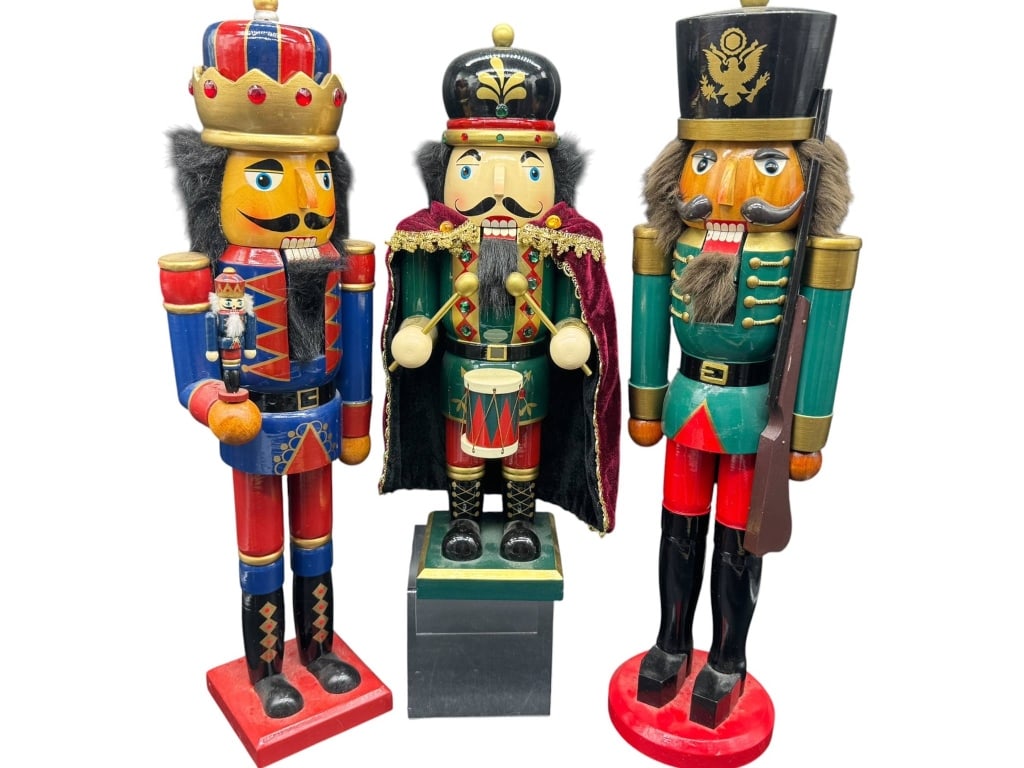 3 WOODEN NUTCRACKER FIGURES (1 of 5)