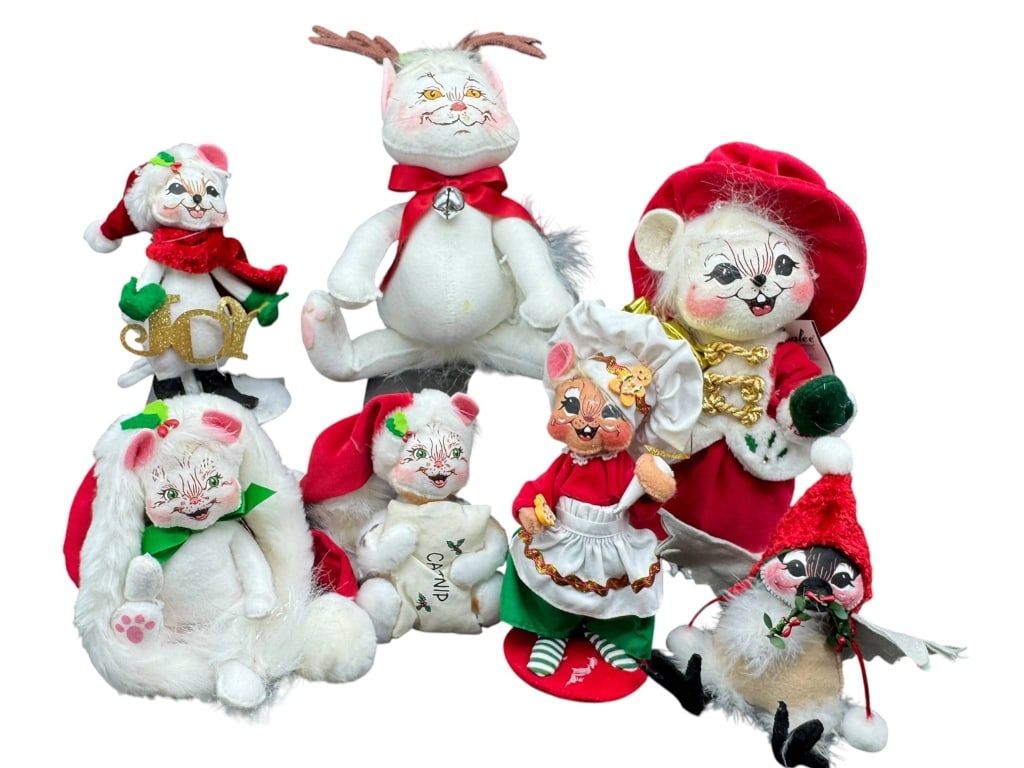 ANNALEE HOLIDAY CHARACTER FIGURINES (1 of 2)