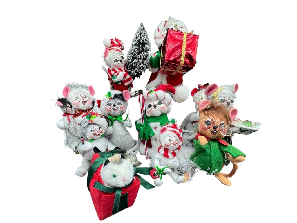 ANNALEE MOUSE CHRISTMAS DECORATIONS LOT (1 of 2)