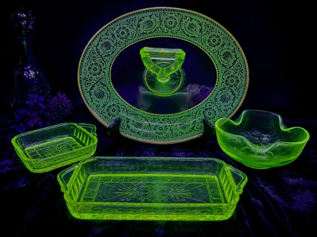FOUR PCS GREEN RADIUM GLASS GROUP 13" (1 of 6)