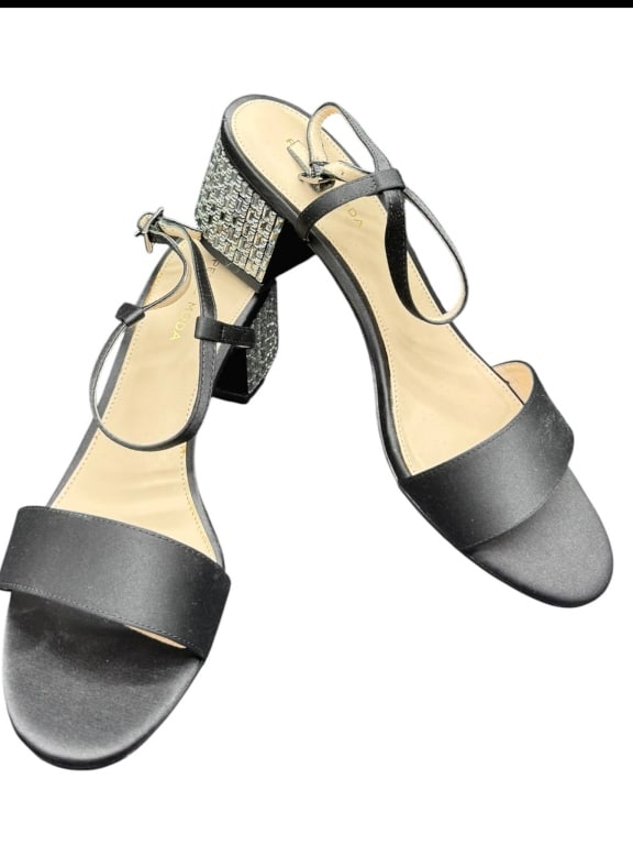 WOMEN'S BLACK SANDALS BLOCK HEEL 7.5: Women's black sandals featuring ankle straps and open toe design. The shoes have a block heel with a textured pattern. Signs of wear on soles. Shipping Available at www.DeJaVuAuctionShipping.com By bi
