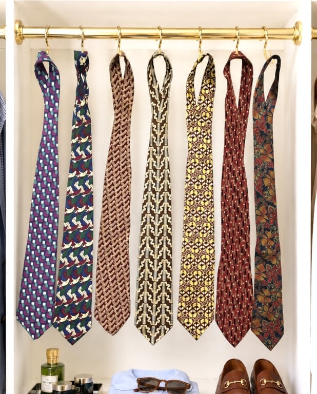 LOT OF 7 DESIGNER & PATTERNED SILK TIES: This lot features seven men's neckties in an attractive assortment of geometric, abstract, floral, and decorative patterns. Included are examples by Mario Ferrara, Silk Prazio, Vito Ruggiero, Cagia Sp