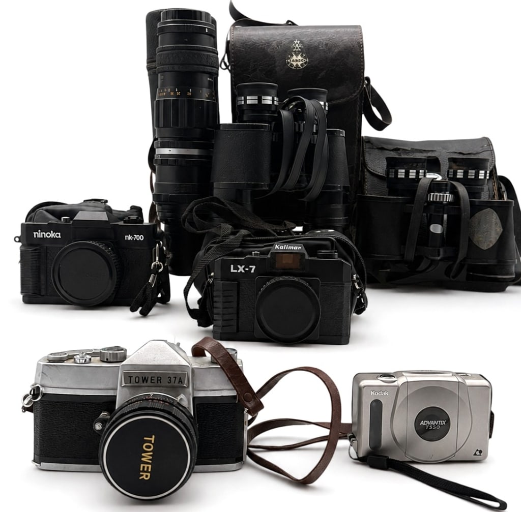 CLASSIC CAMERA & ACCESORIES COLLECTION LOT 15" (1 of 8)
