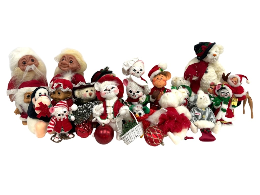CHRISTMAS COLLECTIBLES FIGURINE GROUP 15" (1 of 11)