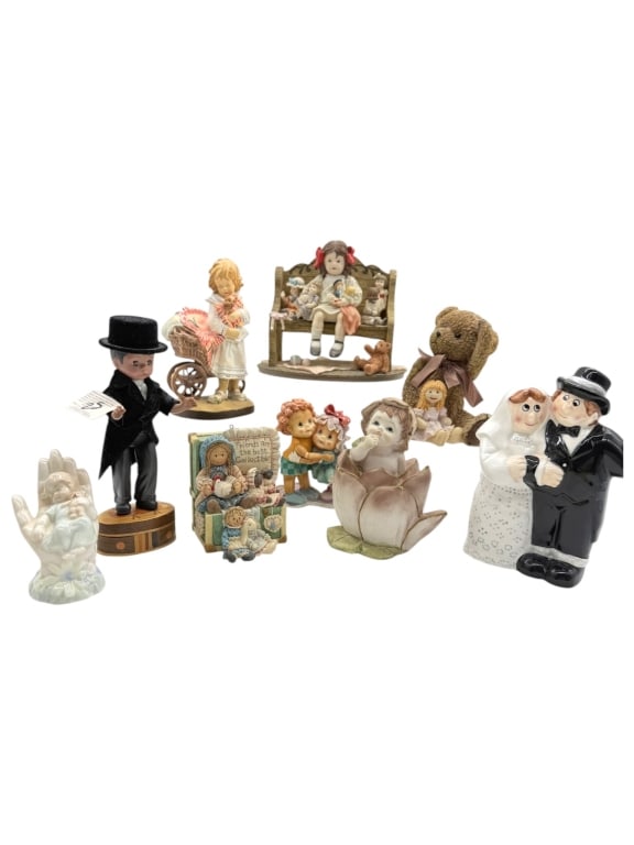 COLLECTIBLE MINI FIGURINE ASSORTMENT GROUP 6" (1 of 6)