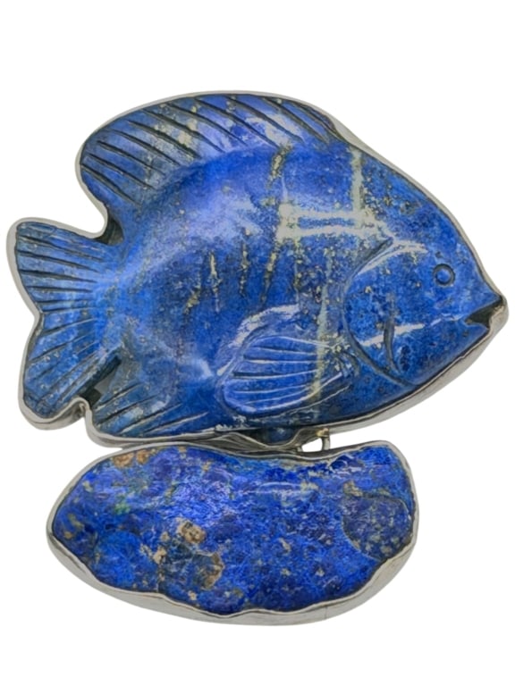STERLING & LAPIS LAZULI FISH BROOCH PENDANT 2IN: This lovely sterling silver brooch/pendant features a beautifully hand-carved lapis lazuli fish with a matching freeform lapis accent suspended below, creating the appearance of the fish swimming abov