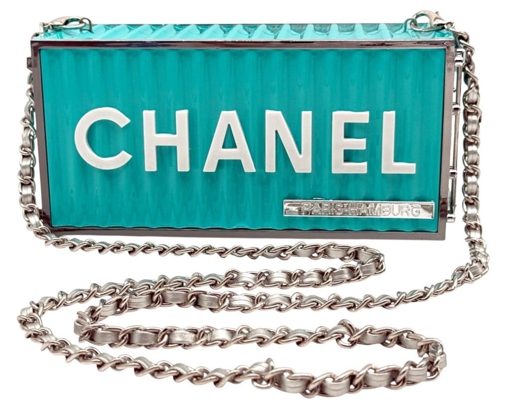 CHANEL PARIS-HAMBURG TURQUOISE ACRYLIC BOX BAG: CHANEL Paris-Hamburg Acrylic Box Chain Shoulder Bag ? TurquoiseElevate your collection with this eye-catching CHANEL Paris-Hamburg acrylic box shoulder bag. Featuring a vibrant turquoise acrylic body 